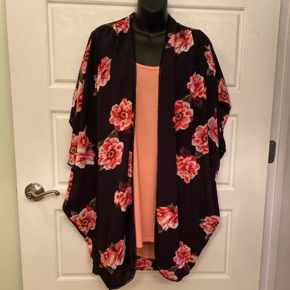 LuLaRoe Classic T 2X with UmGee Overwrap 2X - Both New A 2 for 1!!